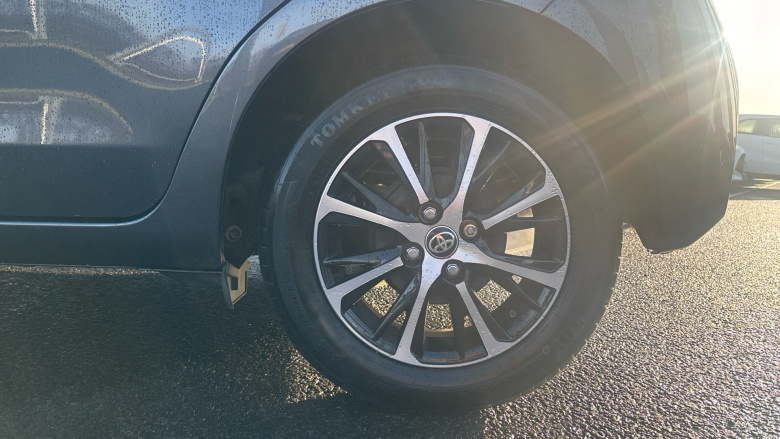 Toyota Yaris 1.5 VVT-i Icon Tech 5dr Petrol Hatchback